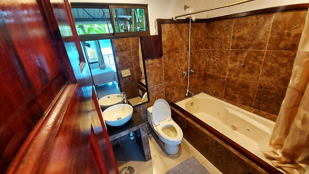 Tortuguero Adventures Guesthouse Экстерьер фото