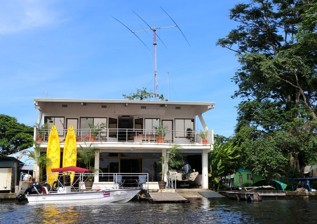 Tortuguero Adventures Guesthouse Экстерьер фото